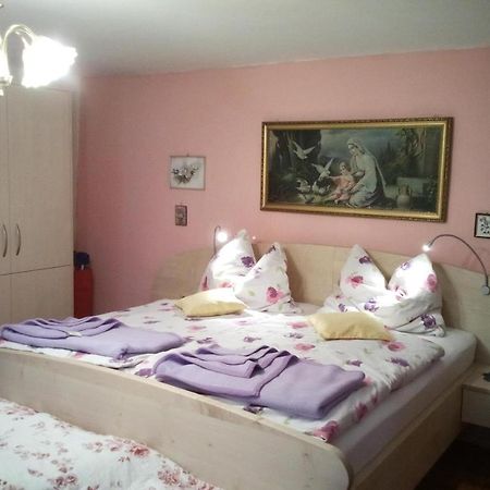 Weinbau-Gaestezimmer Martin Und Eva Maria Jamek Weissenkirchen in der Wachau Ngoại thất bức ảnh