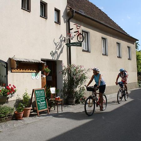 Weinbau-Gaestezimmer Martin Und Eva Maria Jamek Weissenkirchen in der Wachau Ngoại thất bức ảnh