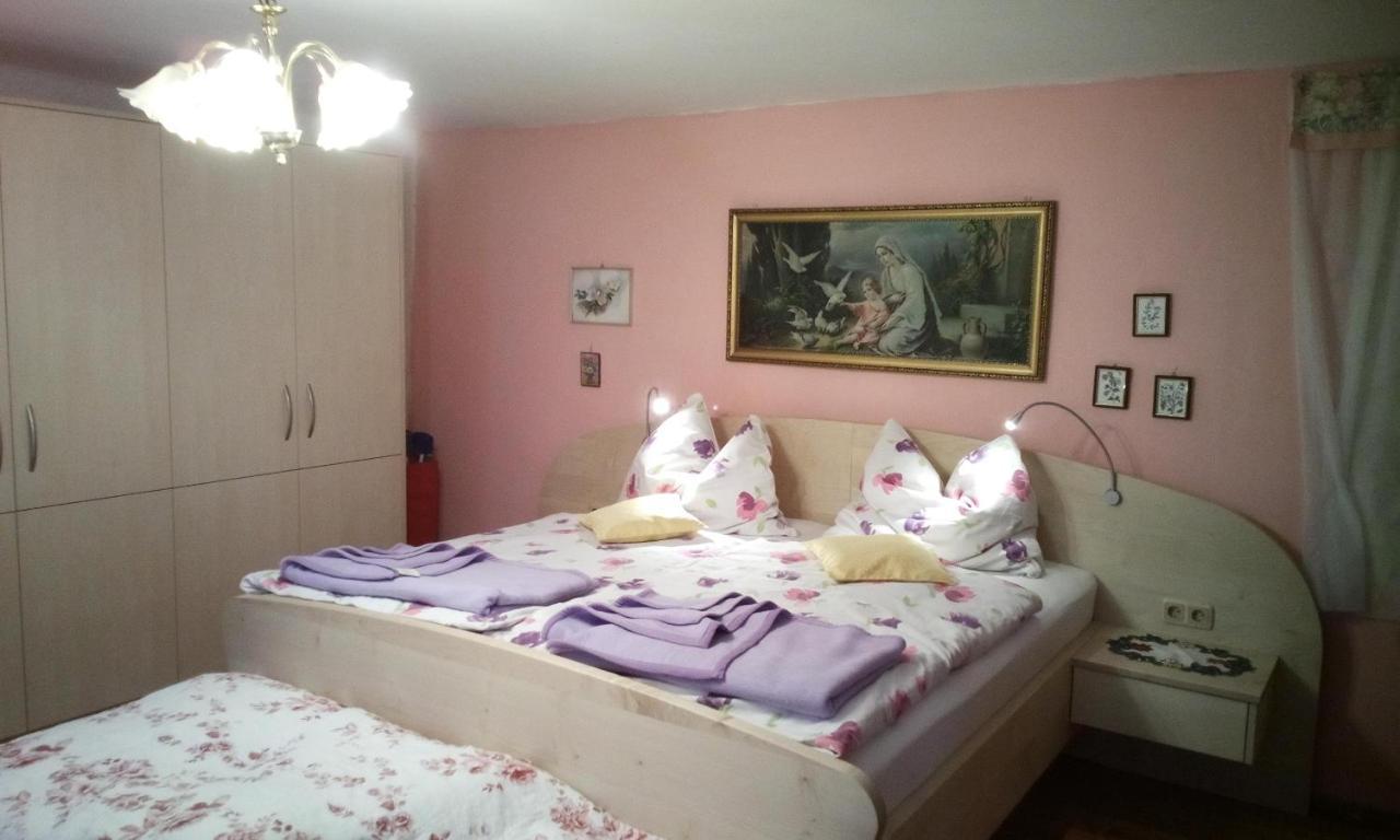 Weinbau-Gaestezimmer Martin Und Eva Maria Jamek Weissenkirchen in der Wachau Ngoại thất bức ảnh