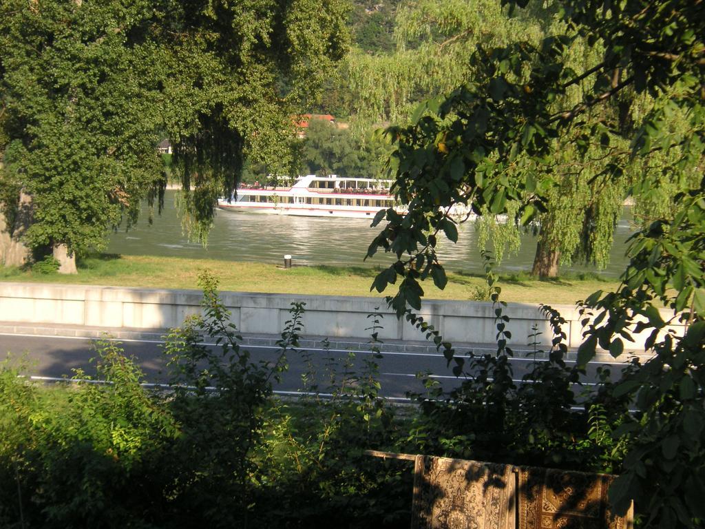 Weinbau-Gaestezimmer Martin Und Eva Maria Jamek Weissenkirchen in der Wachau Ngoại thất bức ảnh